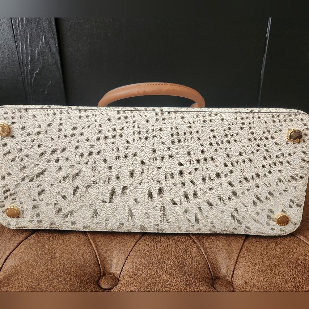 Michael Kors Lynn vanilla handbag/crossbody purse - Picture 10 of 12